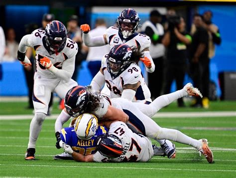 Broncos ILB Alex Singleton stumps for Josey Jewell’s return as free agency nears: “I definitely hope it is not the last time. I’m going to bank on that.” 